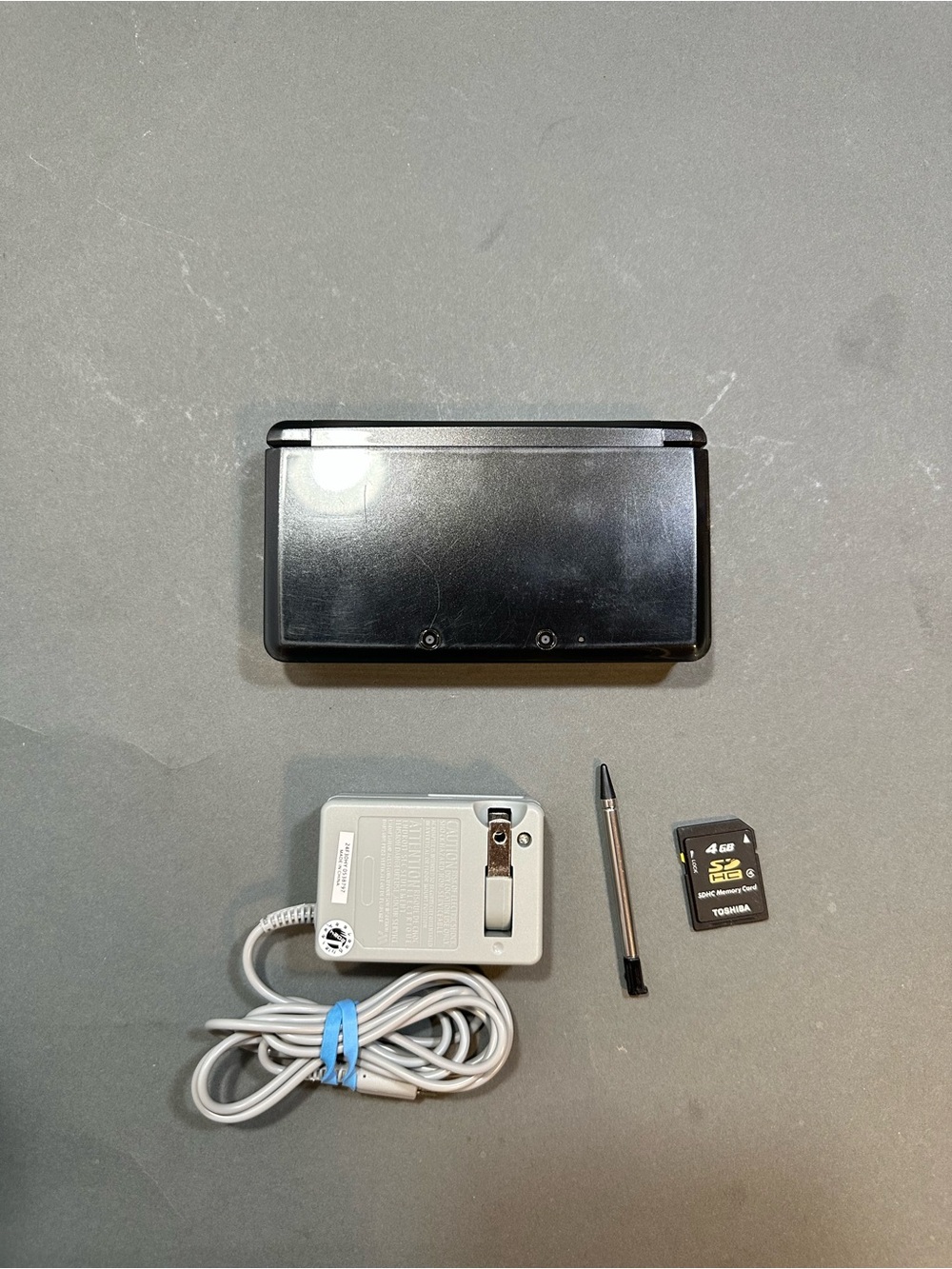 Nintendo 3DS Cosmo Black CTR-001 Console 4GB SD Card Stylus Charger Tested
